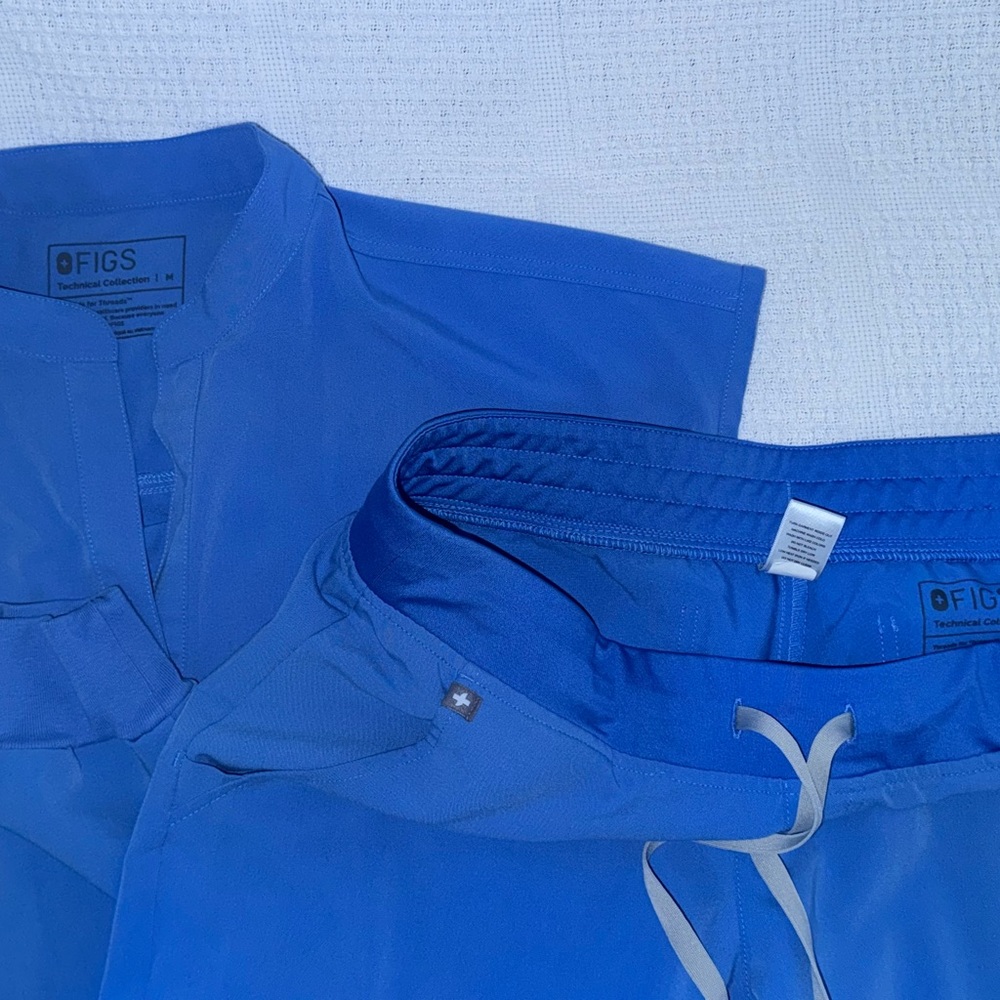 FIGS Ceil Blue Scrub Set
